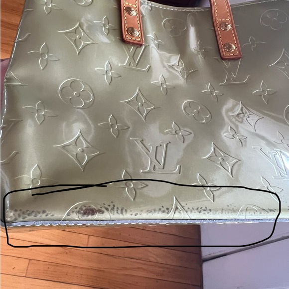 Louis Vuitton Monogram Vernis Reade PM tote bag in sage green patent leather. - Picture 13 of 17